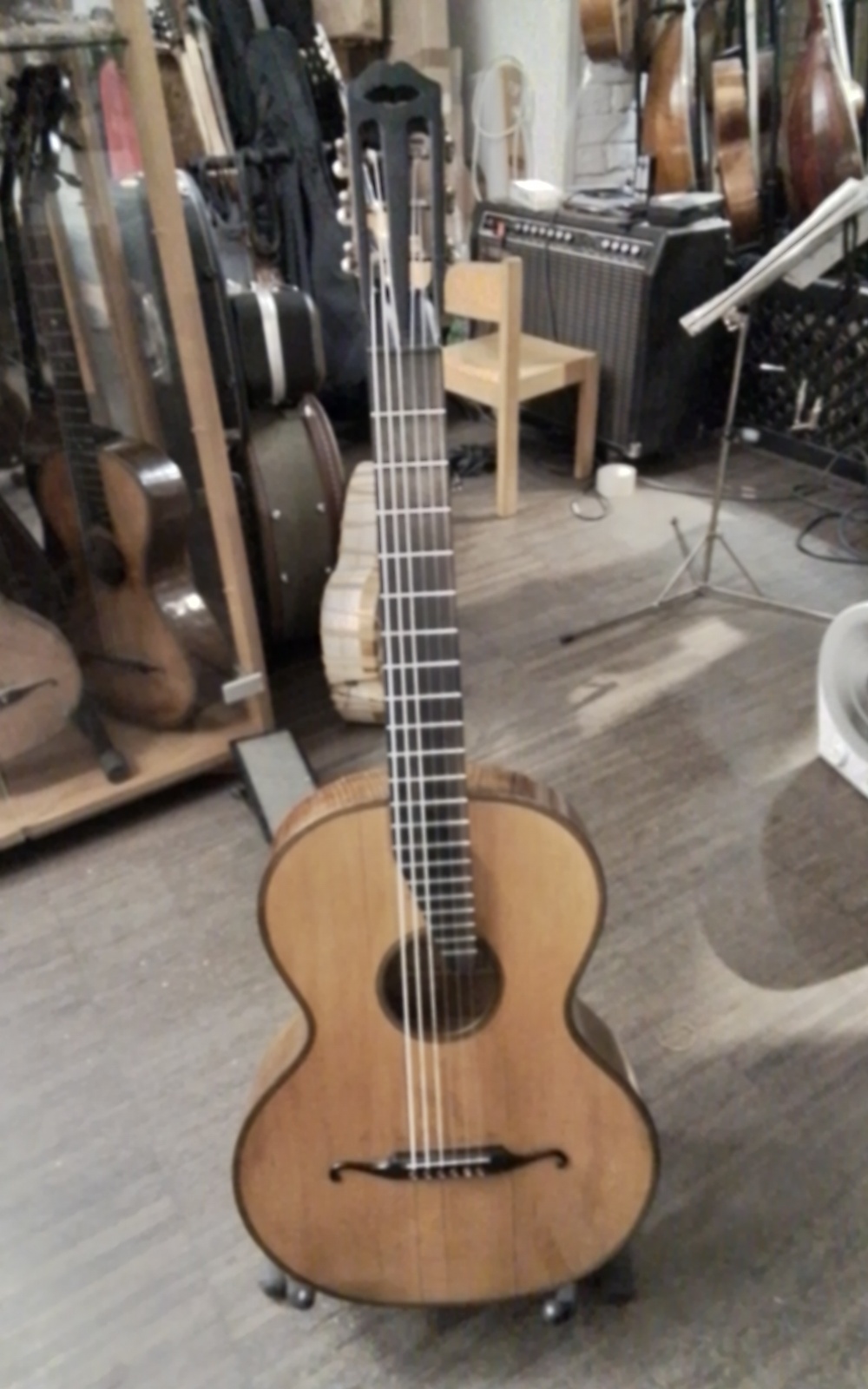 Wiener Konzertgitarre Bild