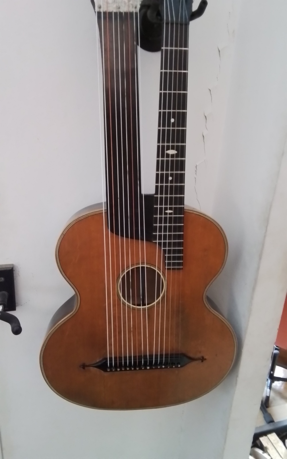 15 saitige Kntragitarre Bild