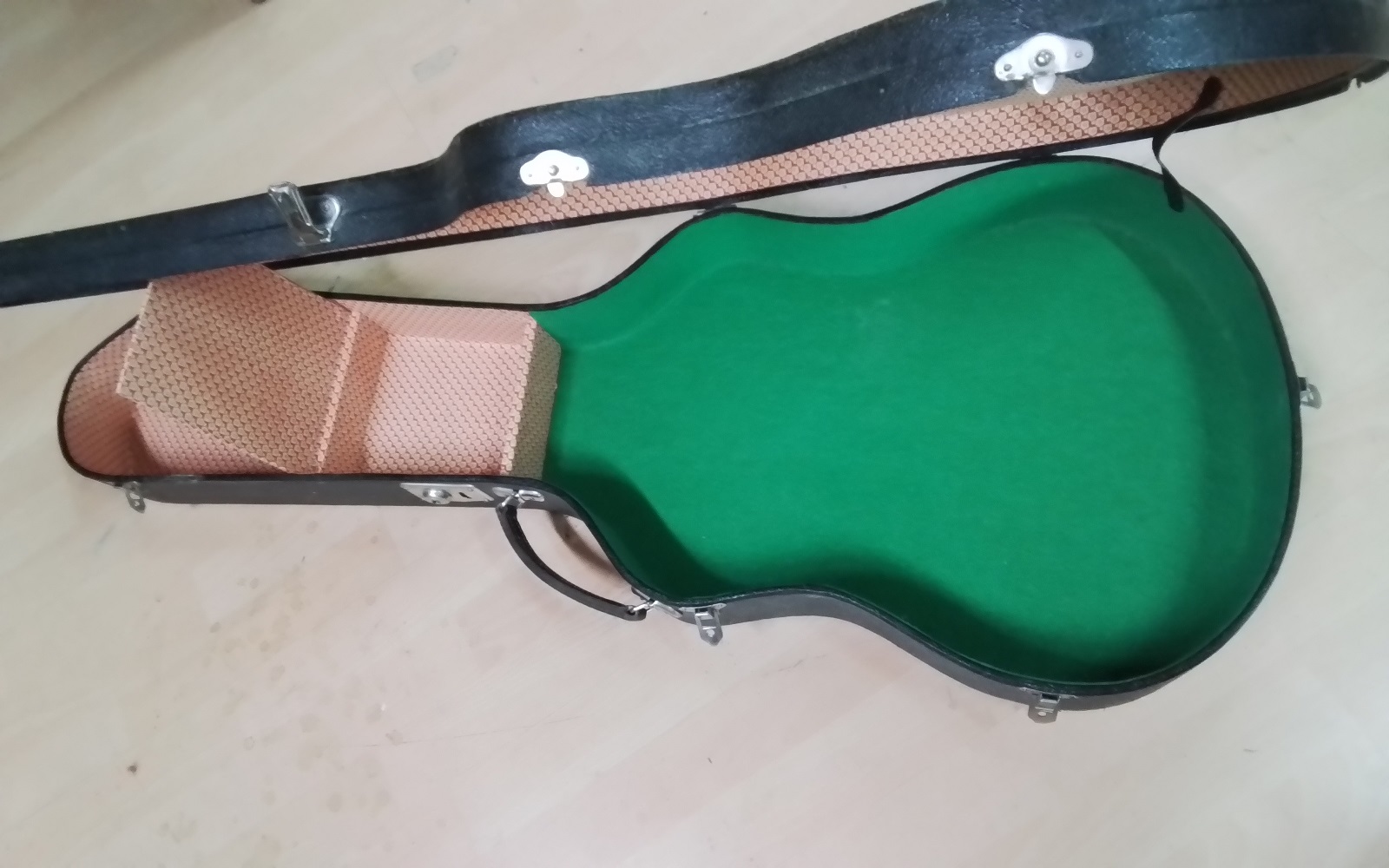 Kontragitarrenkoffer Bild