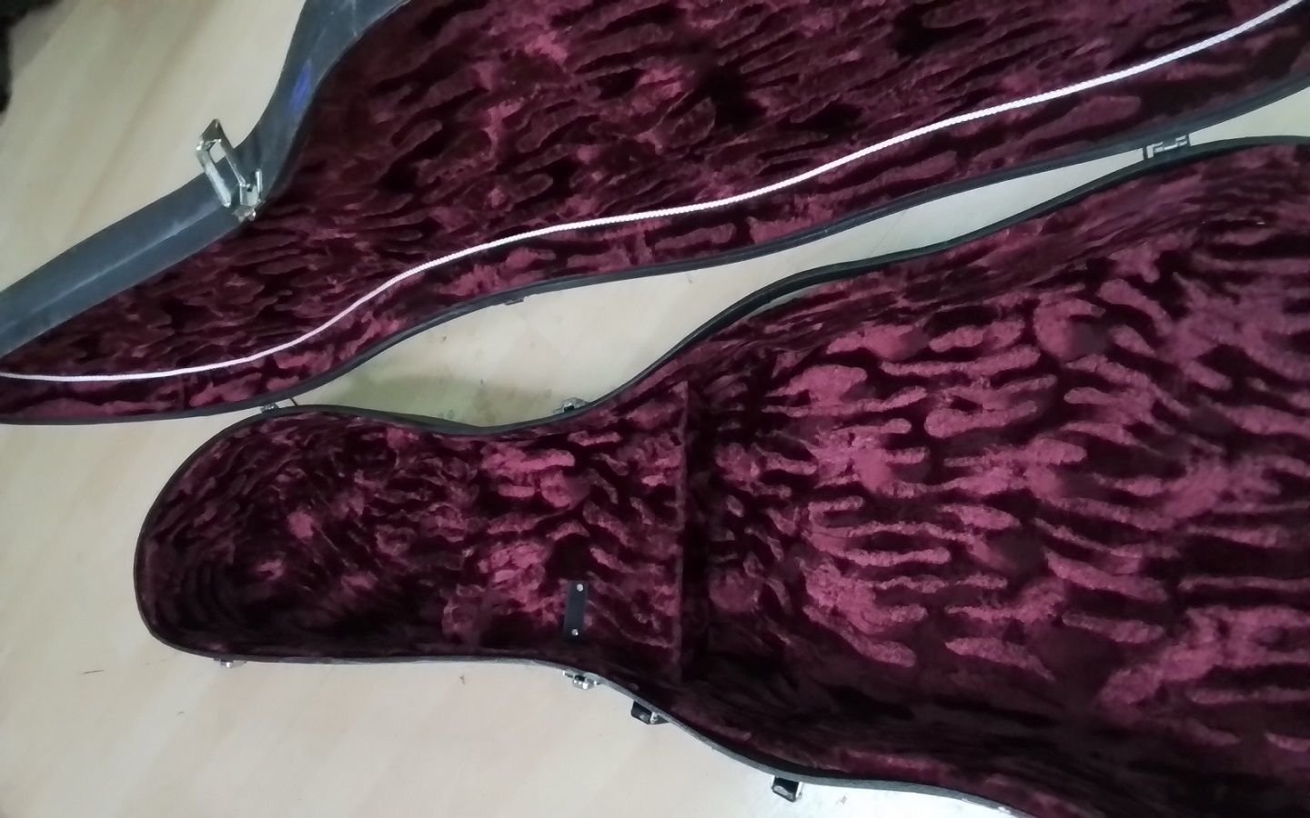 Kontragitarrenkoffer Bild
