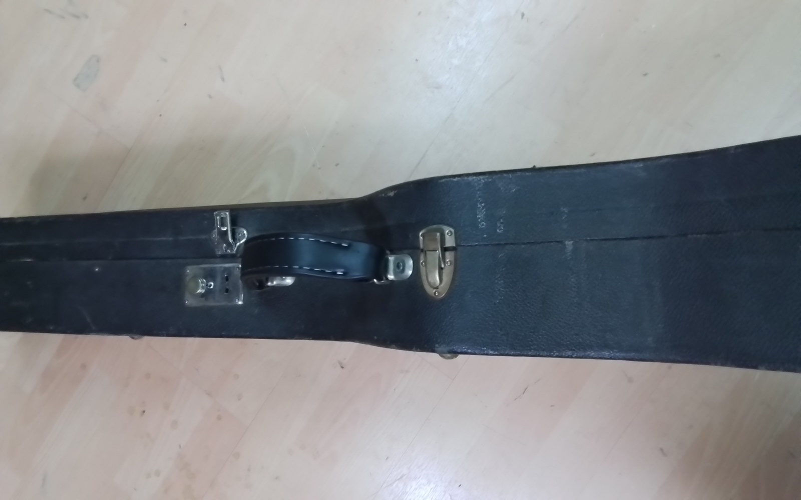 Kontragitarrenkoffer Bild