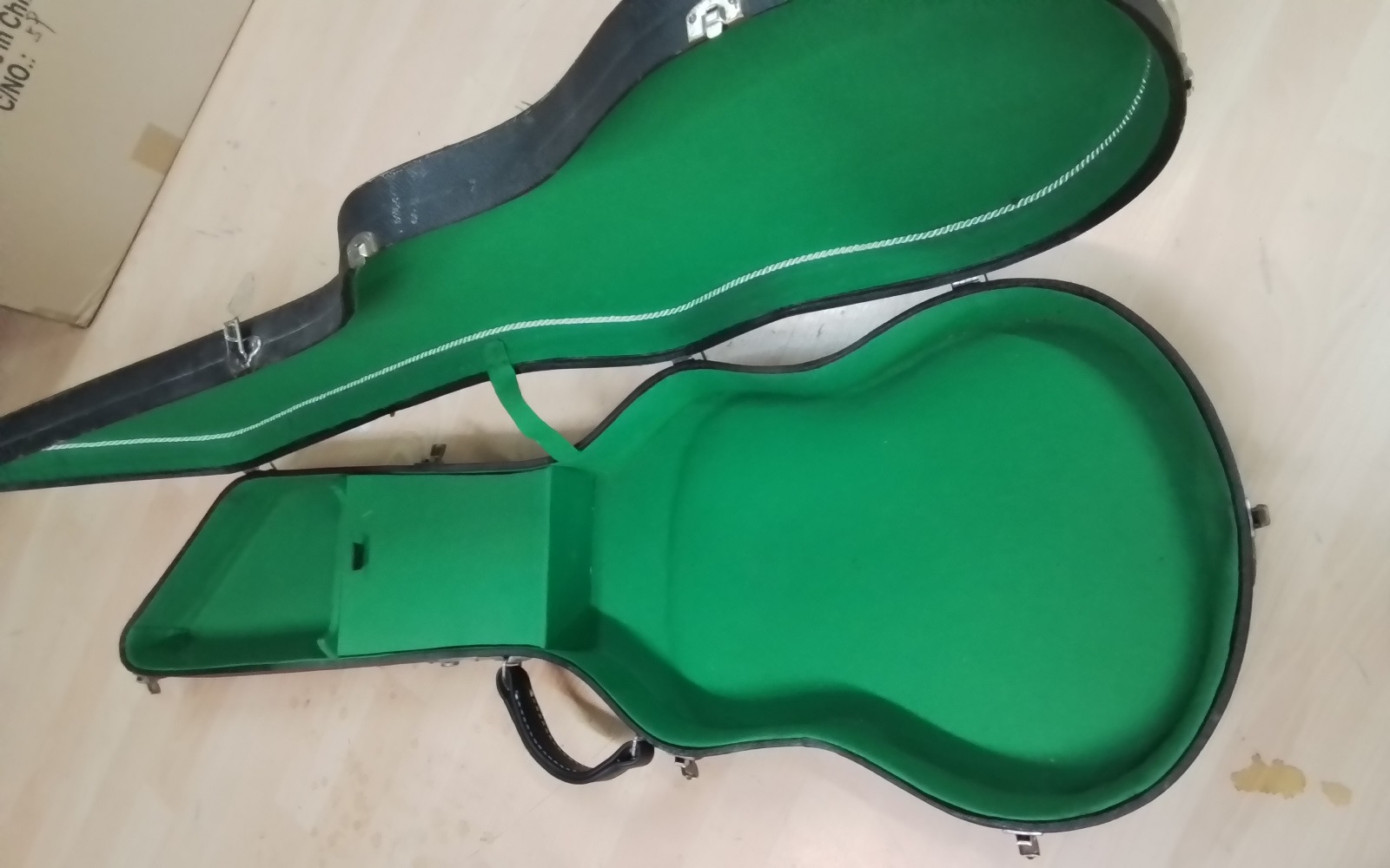 Kontragitarrenkoffer Bild