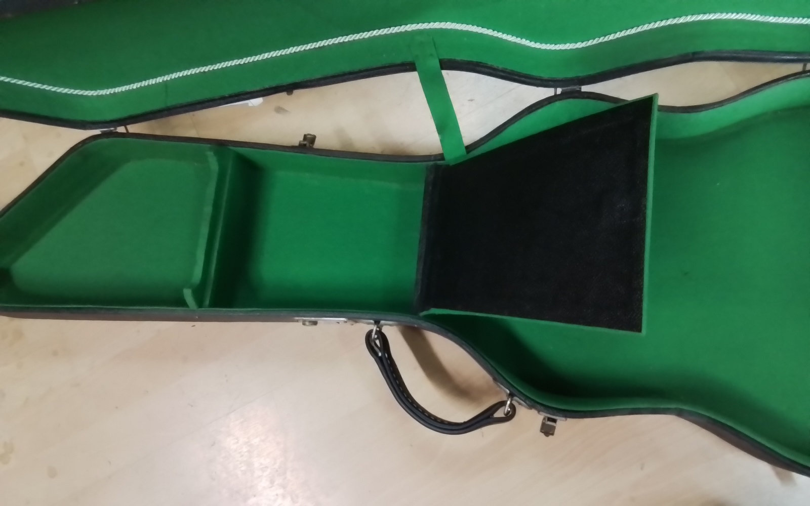 Kontragitarrenkoffer Bild