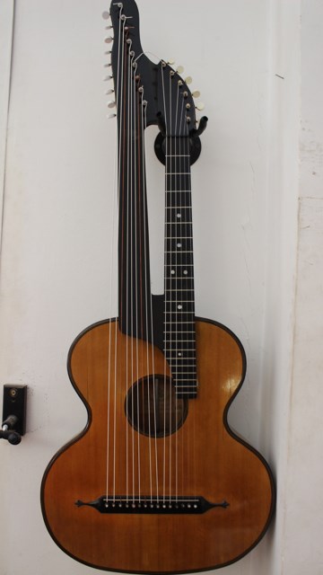 15 saitige Kontragitarre Ludwig Reisinger Bild