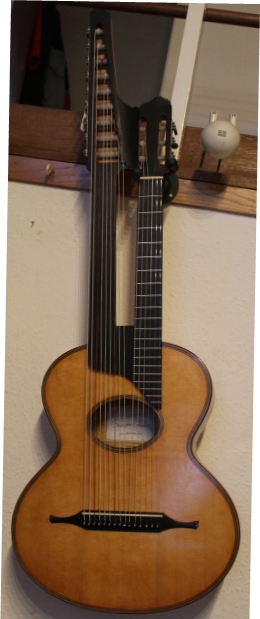 15 saitige Kontragitarre Bild