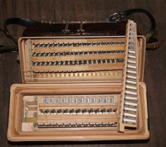 Ziehharmonika Hohner Sirena IVB Bild
