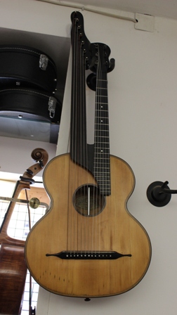 13 saitige Kontragitarre Ludwig Reisinger Bild