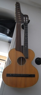 15-Saitige Kontragitarre Bild