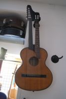 13 saitige Kontragitarre unbekannter Herkunft Bild