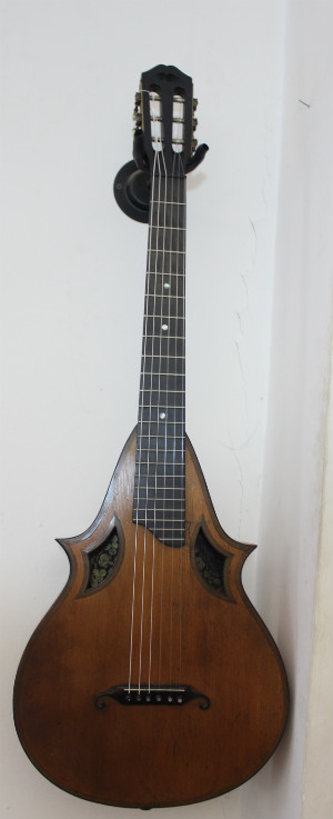 Wappengitarre Ludwig Reisinger Bild