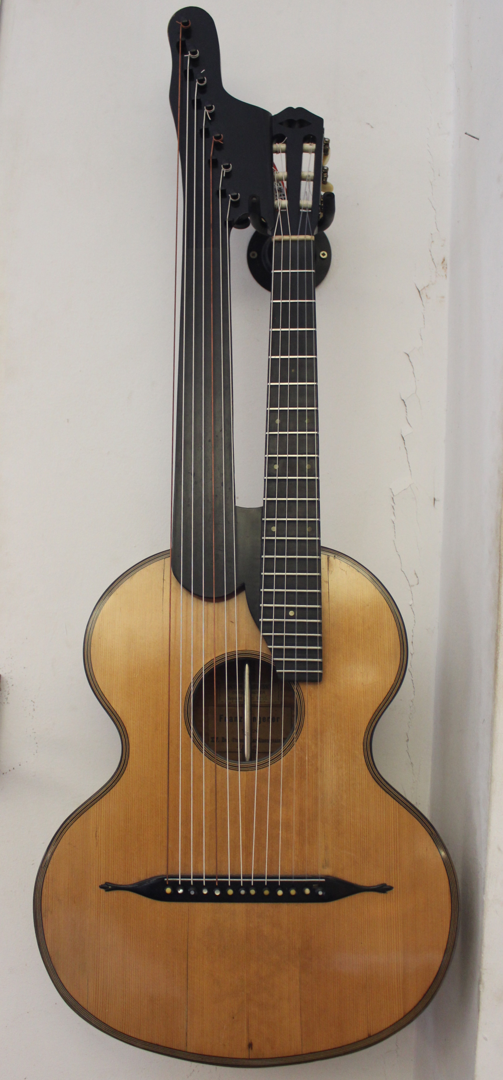 13 saitige Kontragitarre Franz Angerer Bild