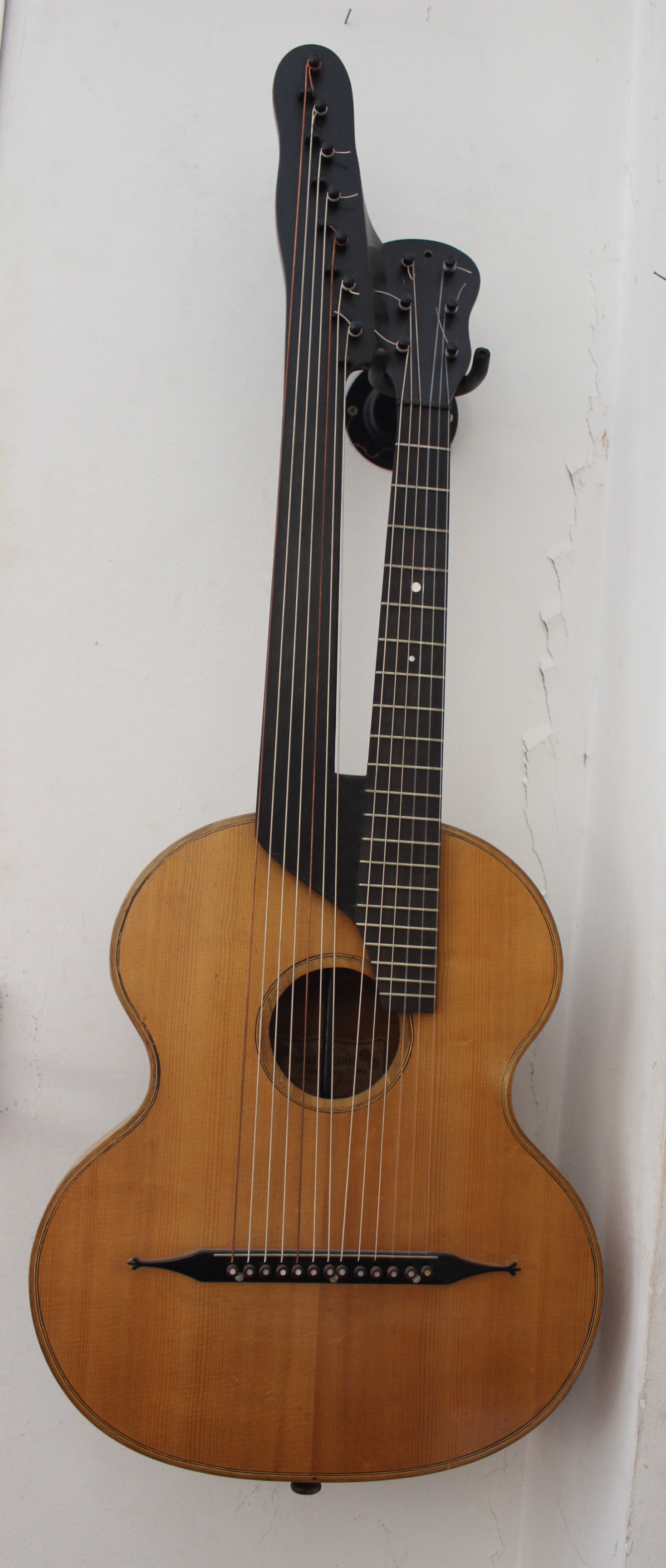 13 saitige Kontragitarre Franz Angerer Bild