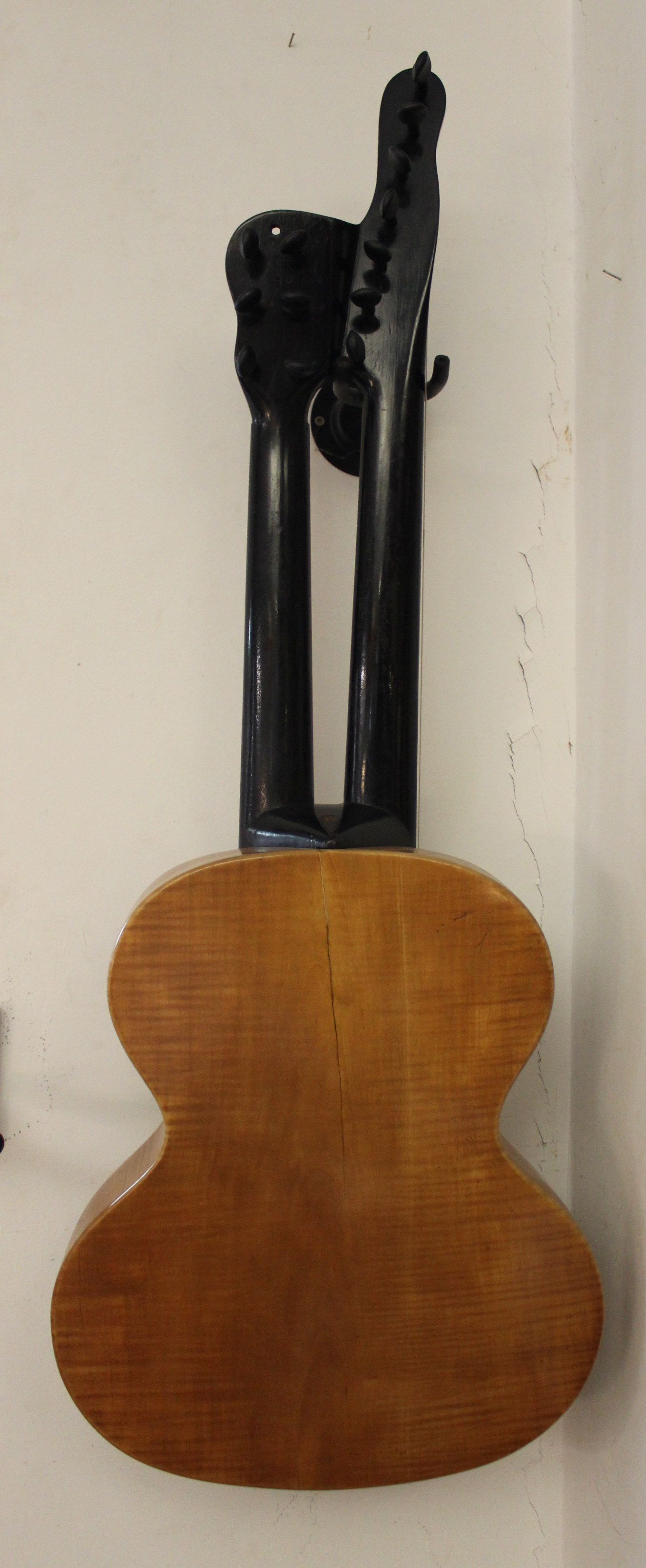 13 saitige Kontragitarre Ludwig Reisinger Bild