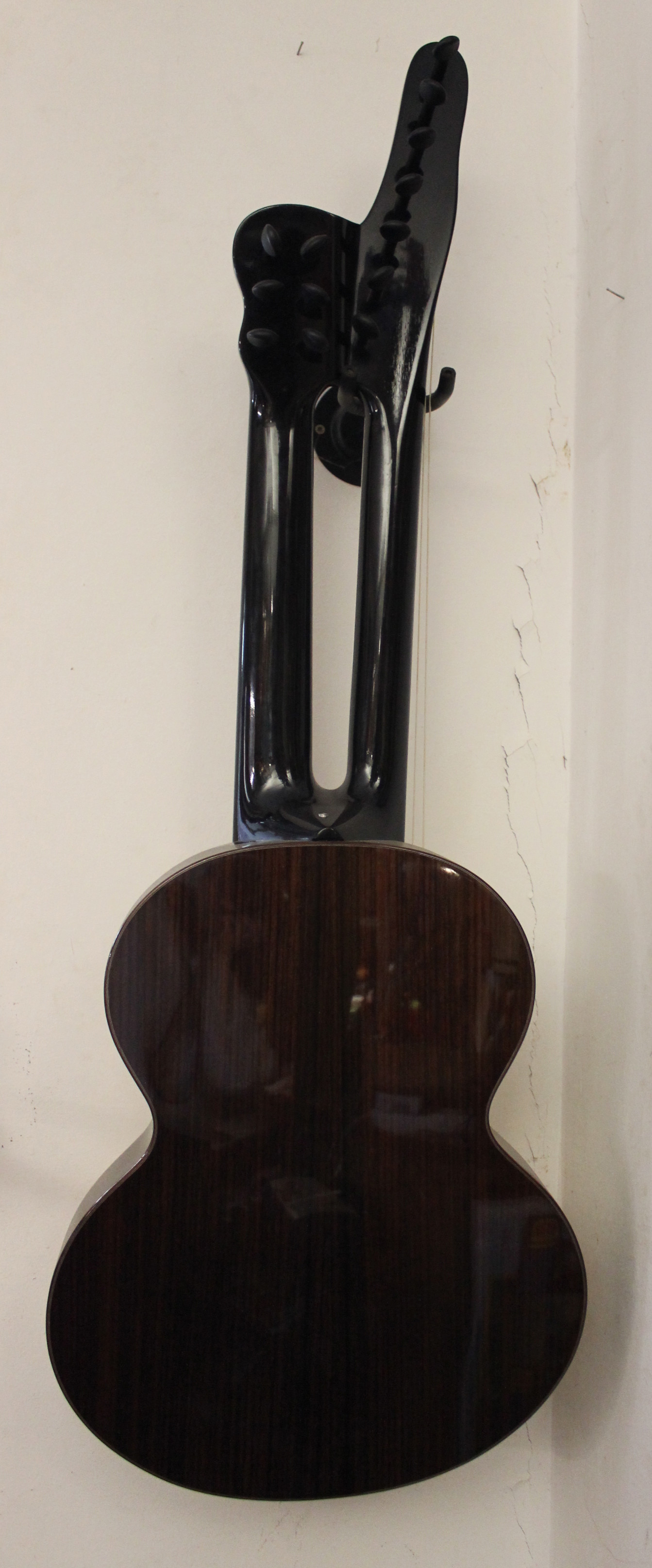 13 saitige Kontragitarre Roland Metzner 2016 Bild